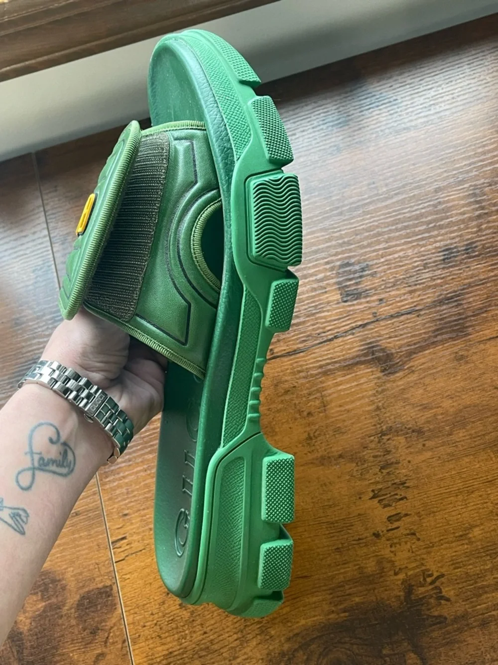 Gucci Green Slide Sandals with Yellow Logo Accent - Picture 4 of 10